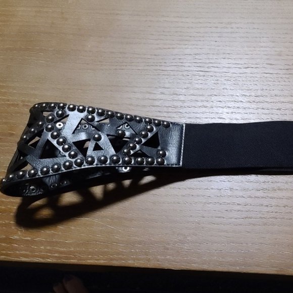 Leather studded belt - Picture 3 of 5